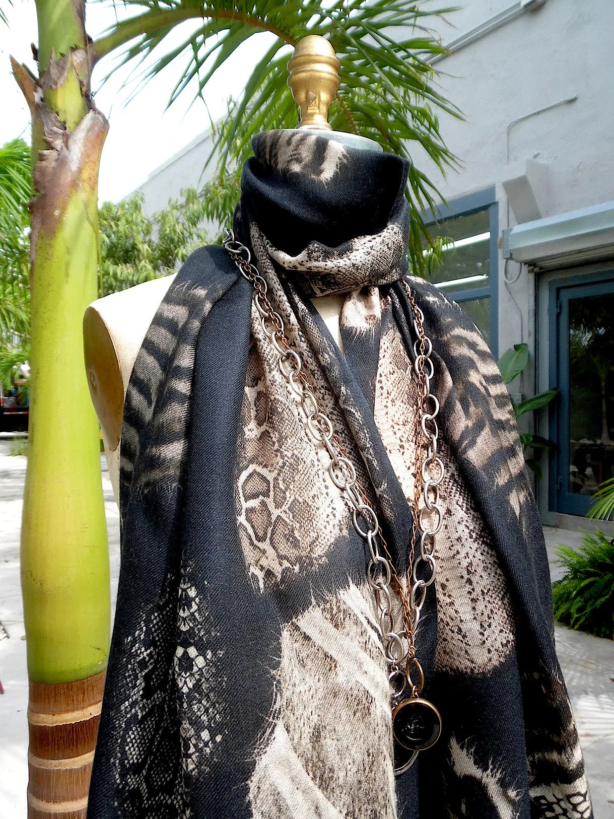 Cashmere Shawl Paisley Black on Ivory