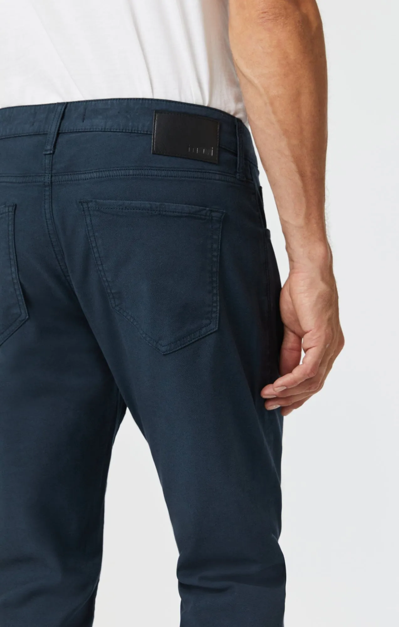 MARCUS SLIM STRAIGHT LEG IN DARK NAVY LUXE TWILL