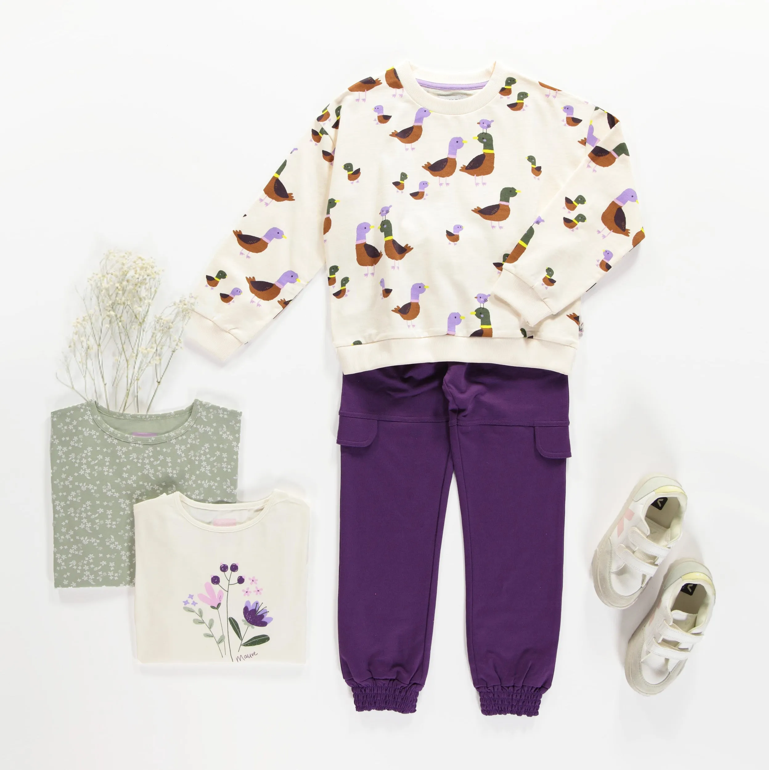 Pantalon mauve de coupe décontractée style jogging en coton français, enfant || Purple pants of relaxed fit jogger style in French terry, child